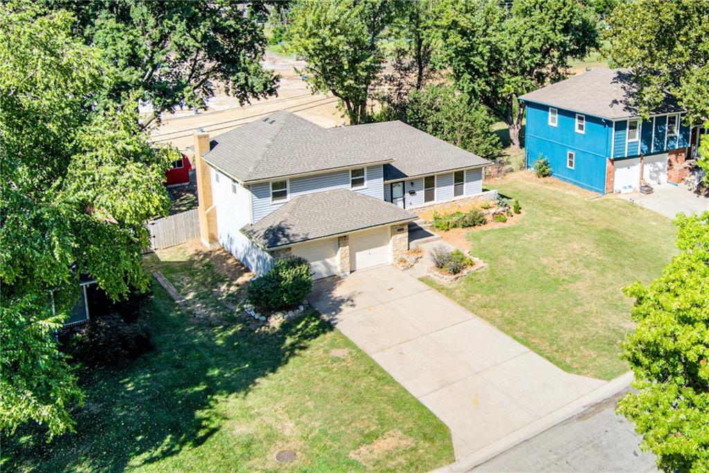 9534 Connell Dr, Overland Park, KS 66212