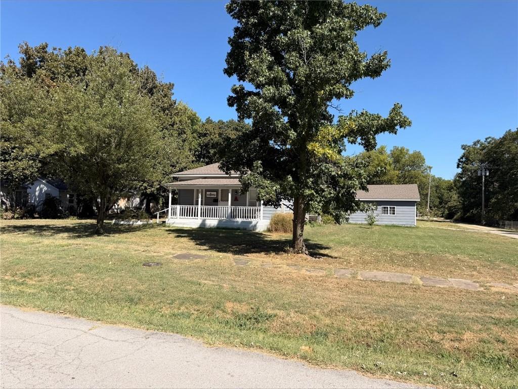 204 E Maple St, Girard, KS 66743