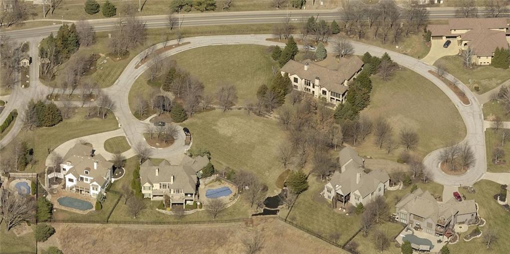 8309 Maplewood Ln, Lenexa, KS 66215