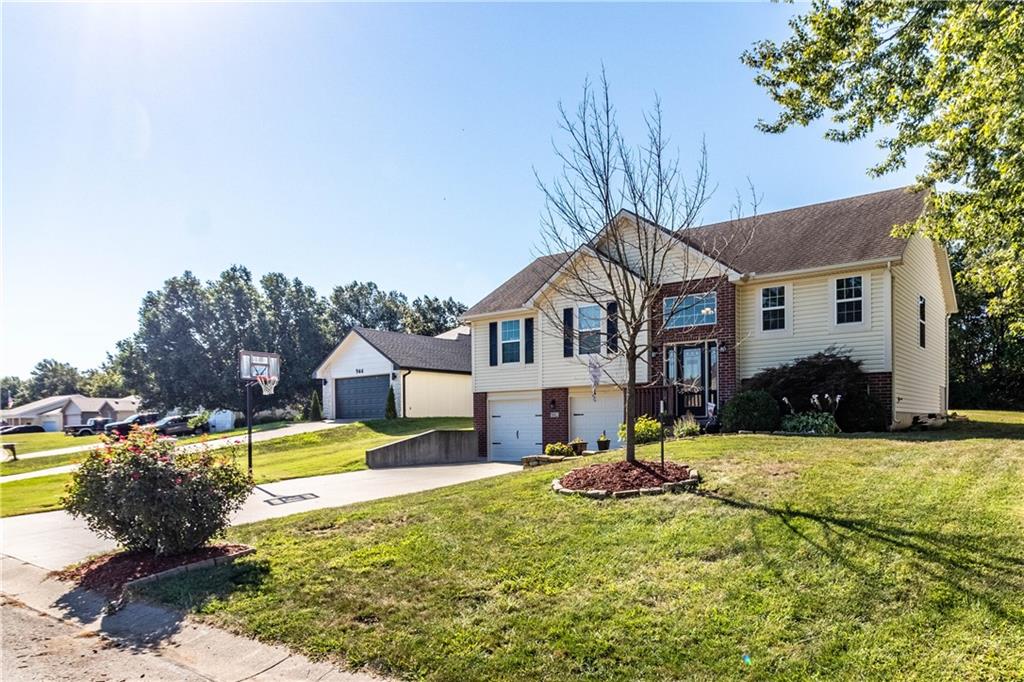 942 E Market St, Warrensburg, MO 64093