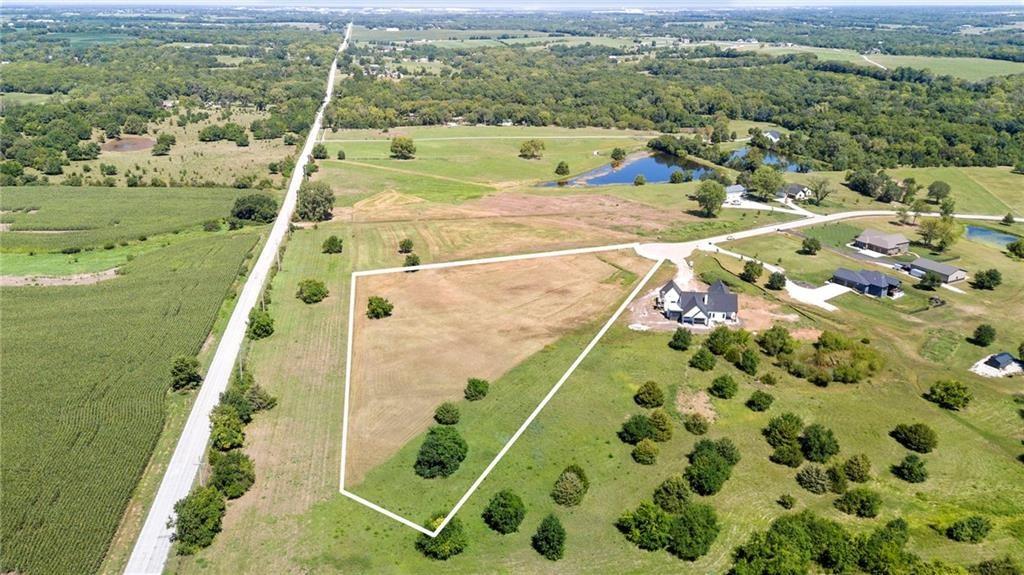 21350 Deer Ridge Dr, Spring Hill, KS 66083