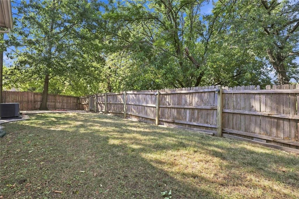 10752 Oakmont St, Overland Park, KS 66210