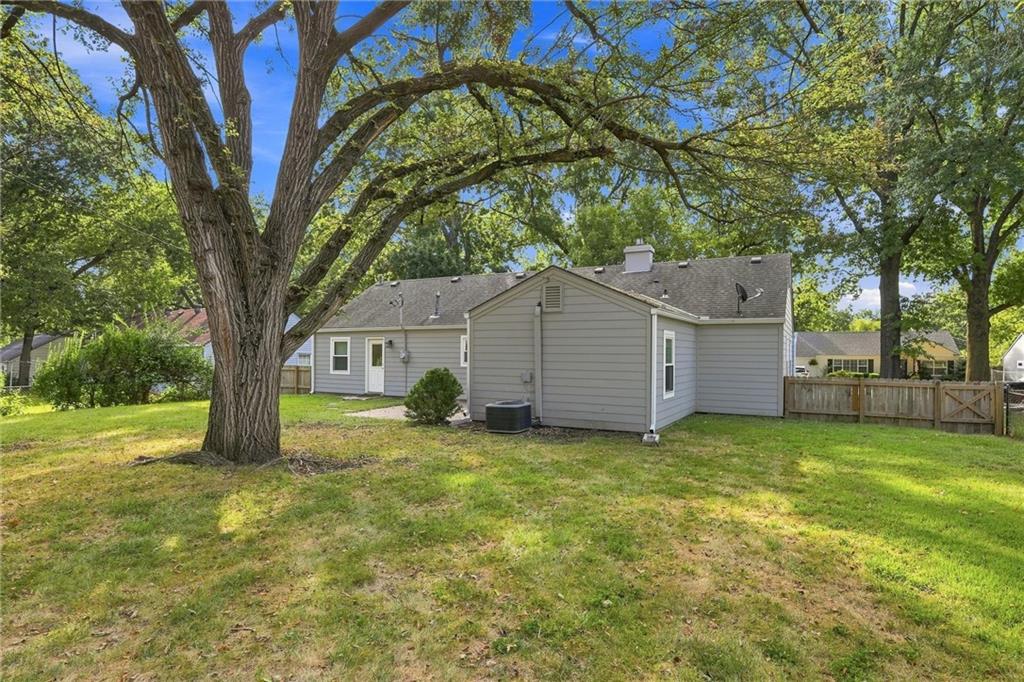 2200 W 79th St, Prairie Village, KS 66208