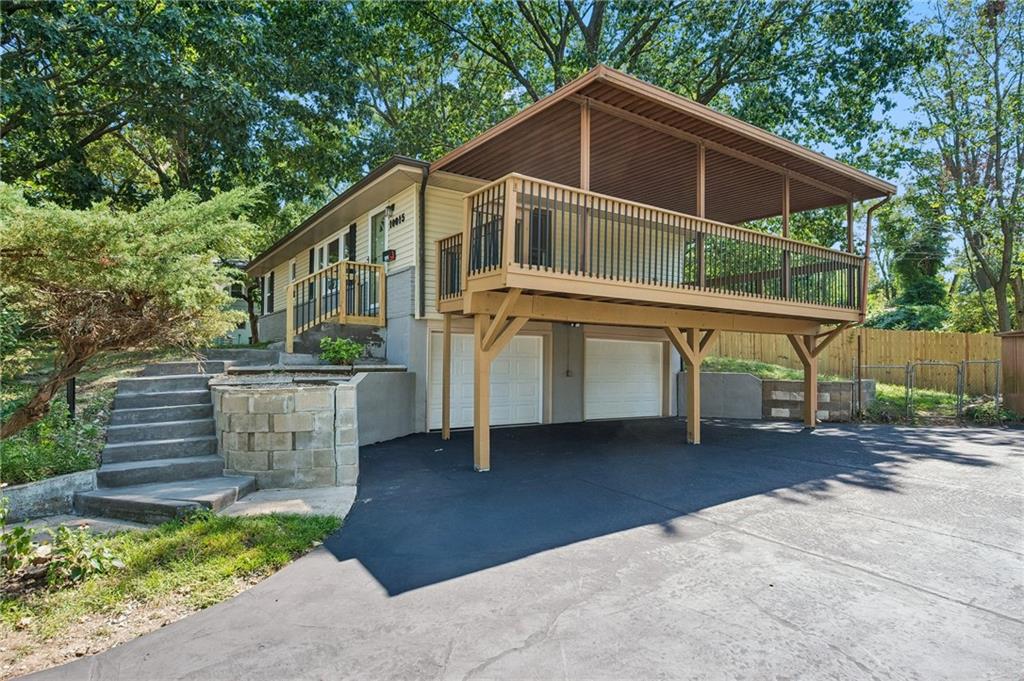 10015 E 31st St, Independence, MO 64052