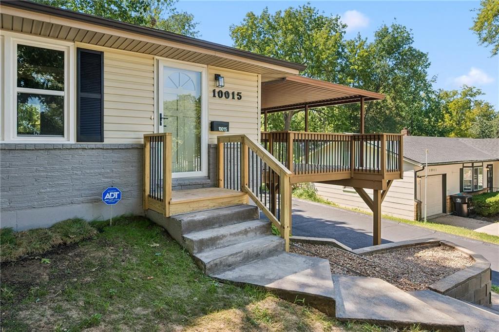 10015 E 31st St, Independence, MO 64052
