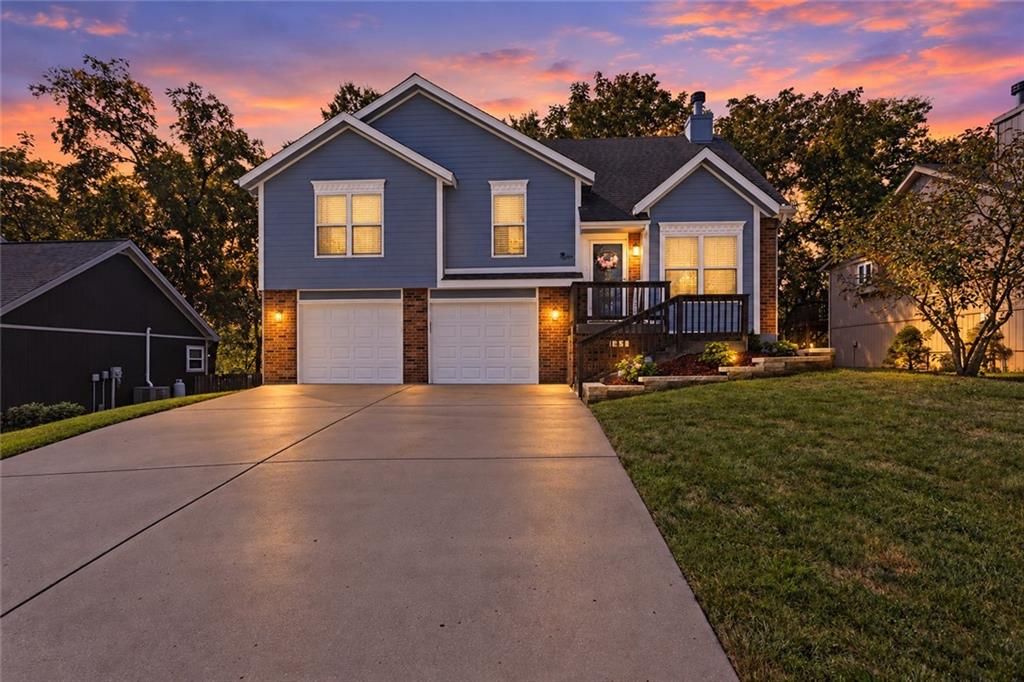 207 Lakeview Dr, Smithville, MO 64089