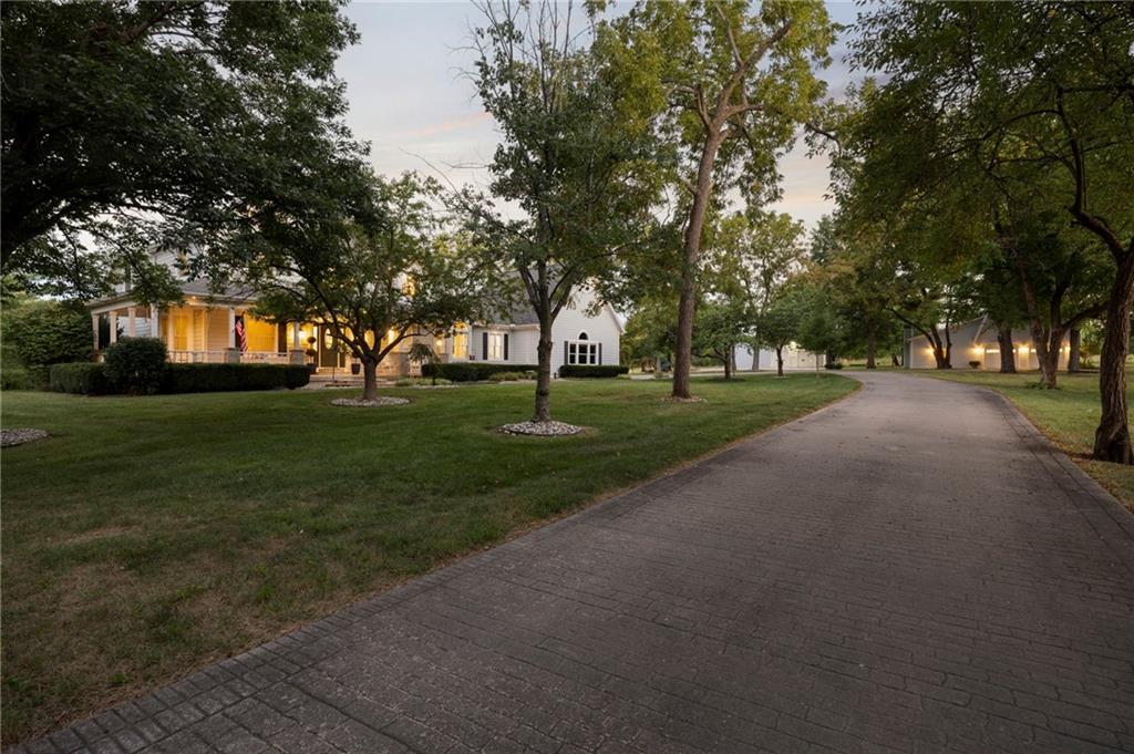 29601 SE Moreland School Rd, Blue Springs, MO 64014