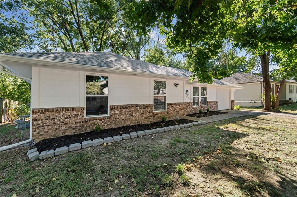 1300 N Inca Dr, Independence, MO 64056