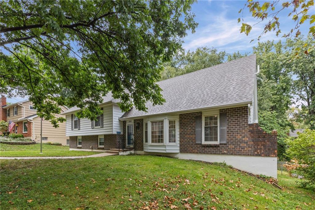 2612 NE 69th St, Gladstone, MO 64119