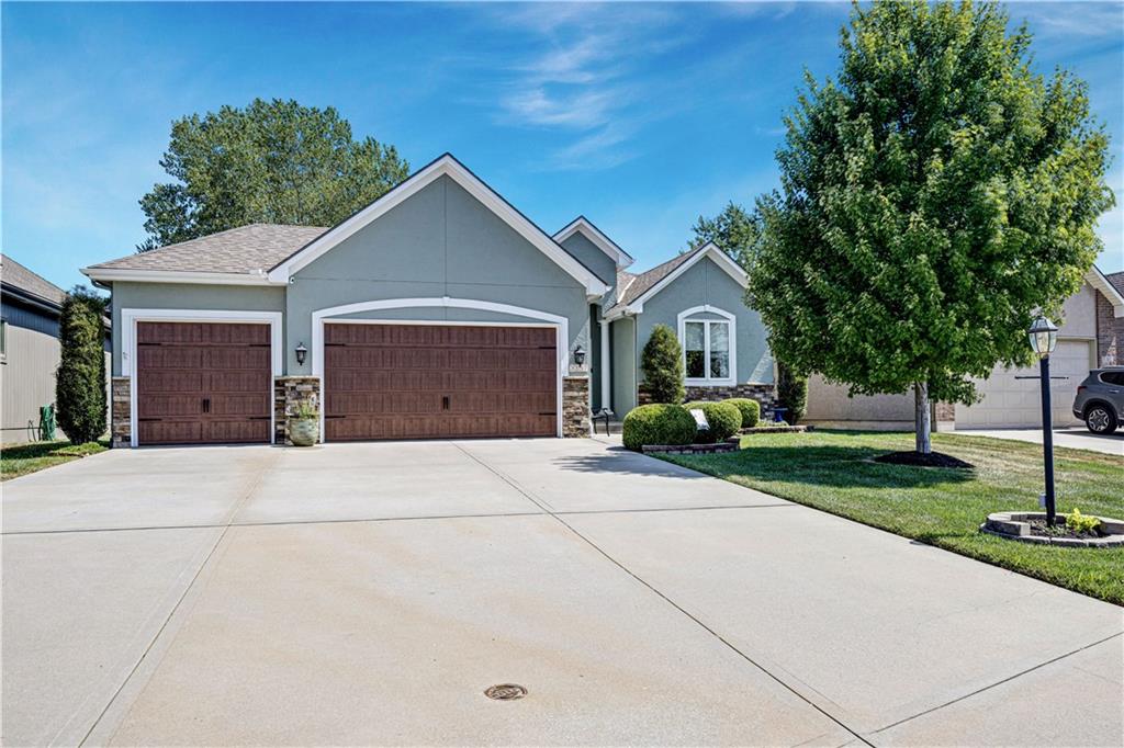 3357 SW Jessie Ln, Lee's Summit, MO 64082