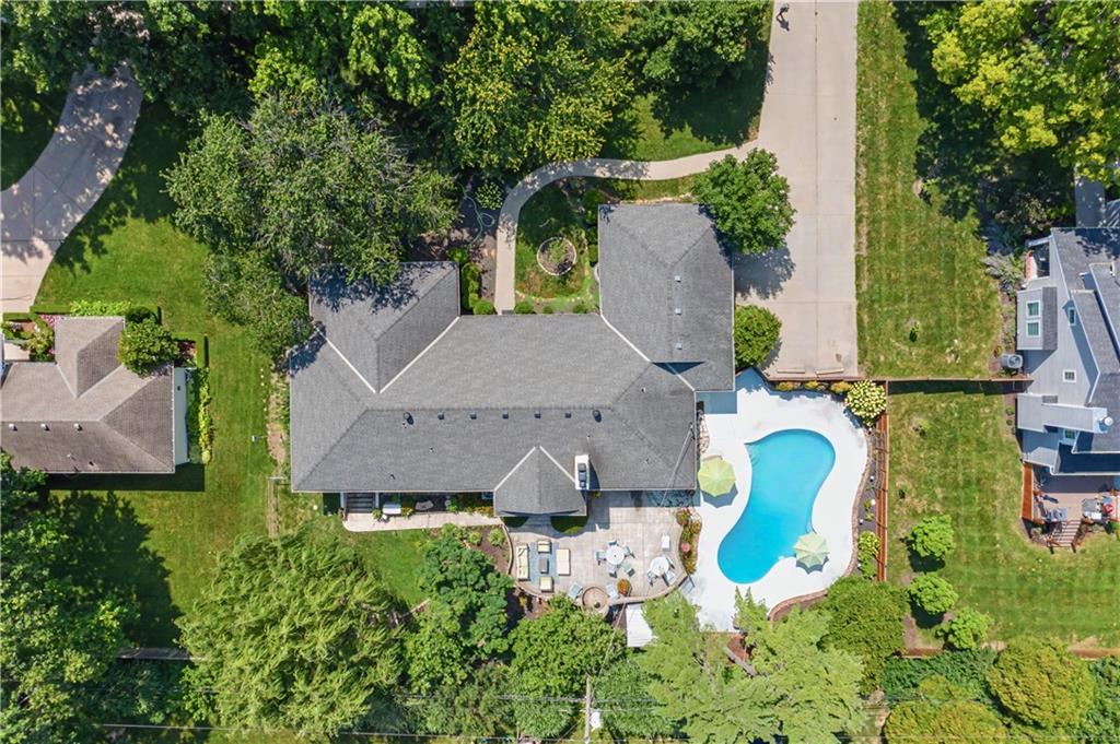 8311 Juniper St, Prairie Village, KS 66207
