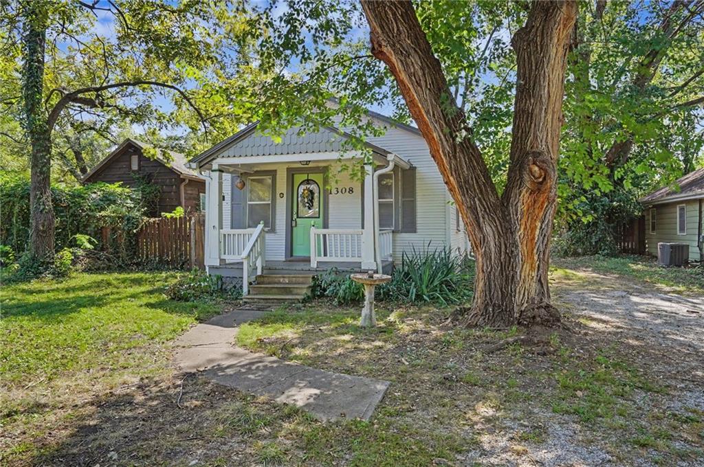 1308 Oak Hill Ave, Lawrence, KS 66044