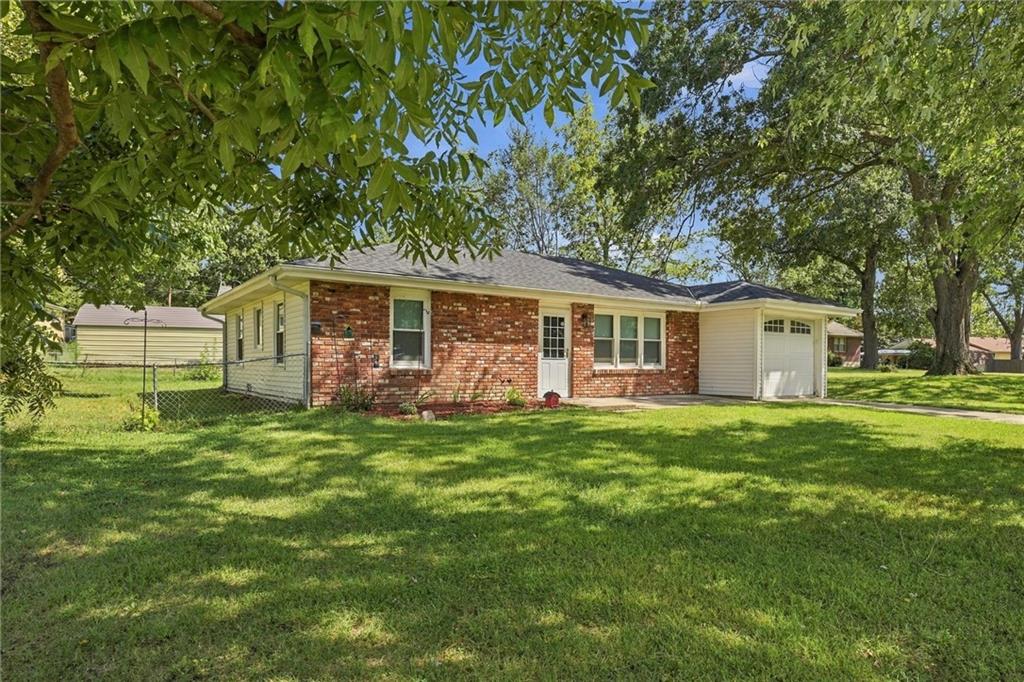 505 Quincy Blvd, Smithville, MO 64089