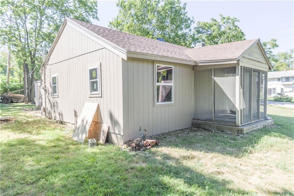 4415 August Ln, Kansas City, KS 66106