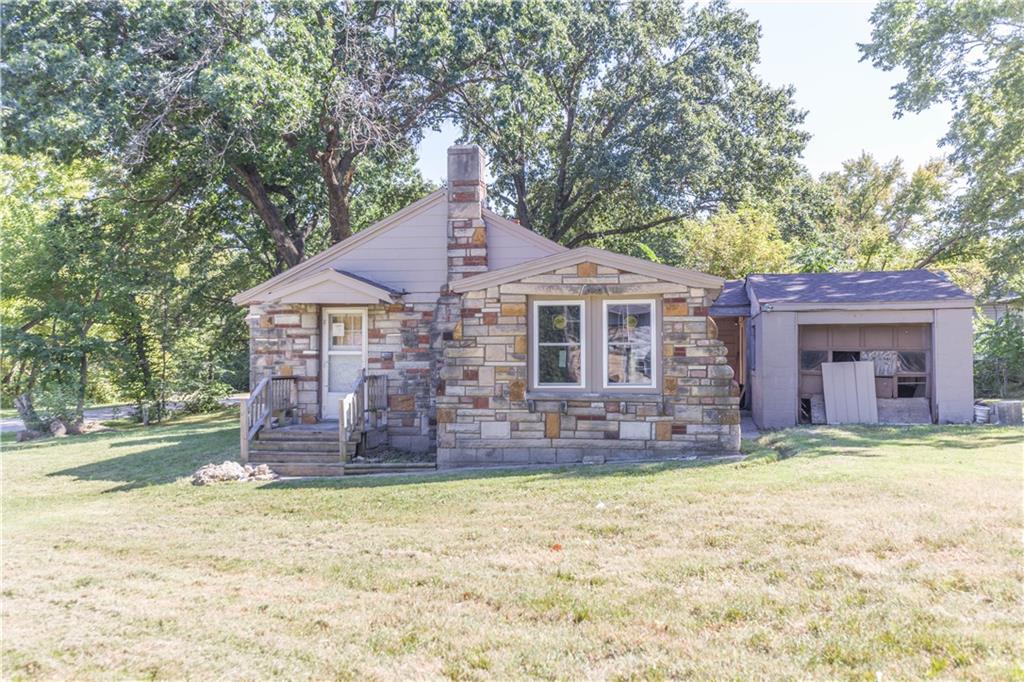 4415 August Ln, Kansas City, KS 66106