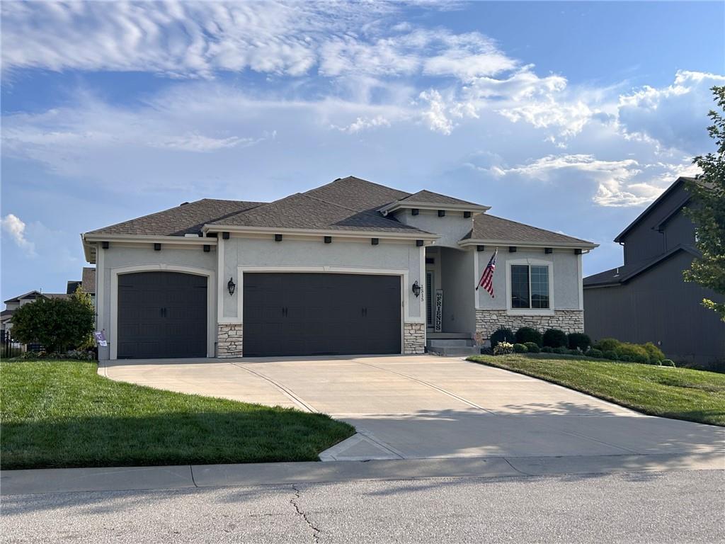 1515 SW Arbor Falls Dr, Lee's Summit, MO 64082