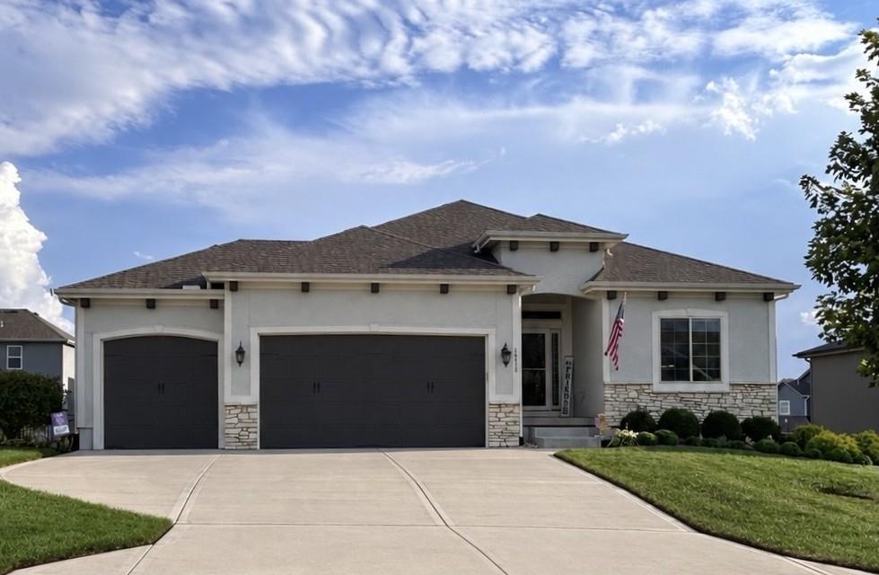 1515 SW Arbor Falls Dr, Lee's Summit, MO 64082