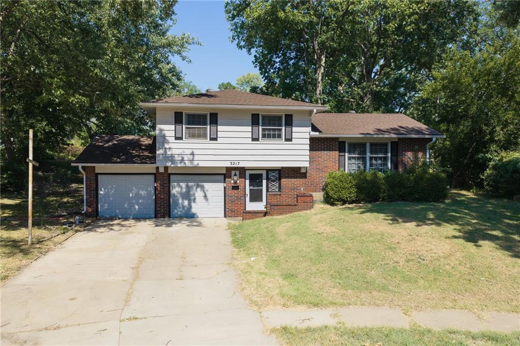 3217 Westwood Ct, Topeka, KS 66614