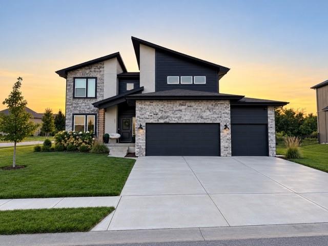 801 Bridgeshire Dr, Raymore, MO 64083