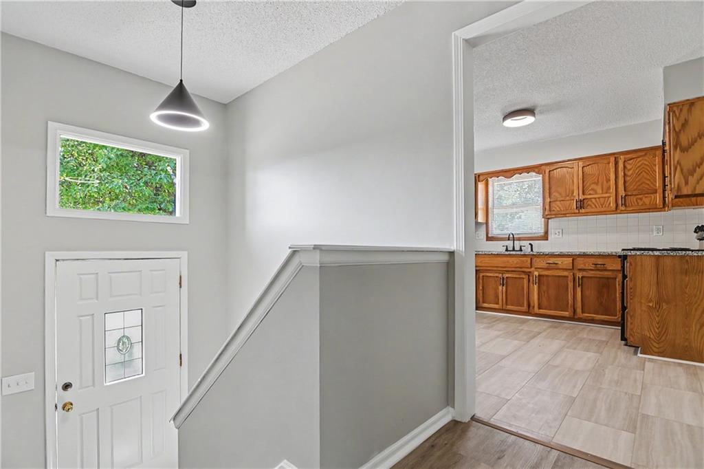 1704 NE Patterson Dr, Lee's Summit, MO 64063