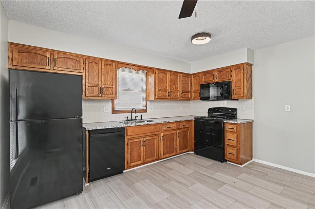 1704 NE Patterson Dr, Lee's Summit, MO 64063