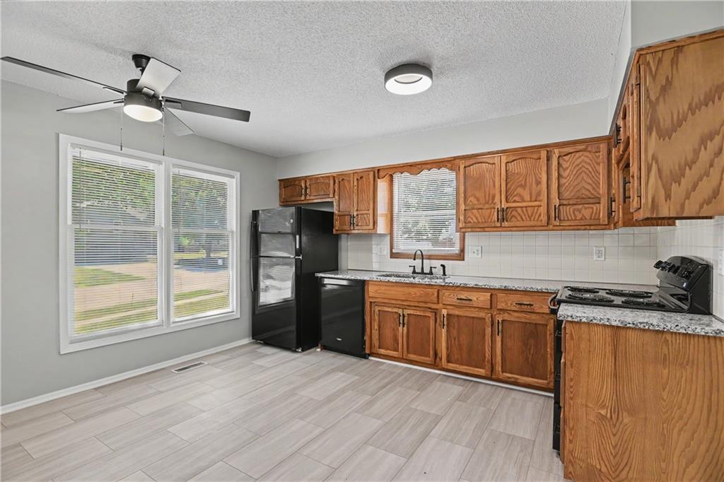 1704 NE Patterson Dr, Lee's Summit, MO 64063
