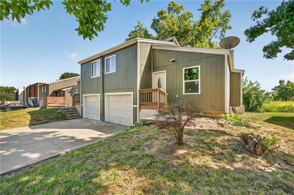 8484 - 8486 Lane Dr, Raytown, MO 64138