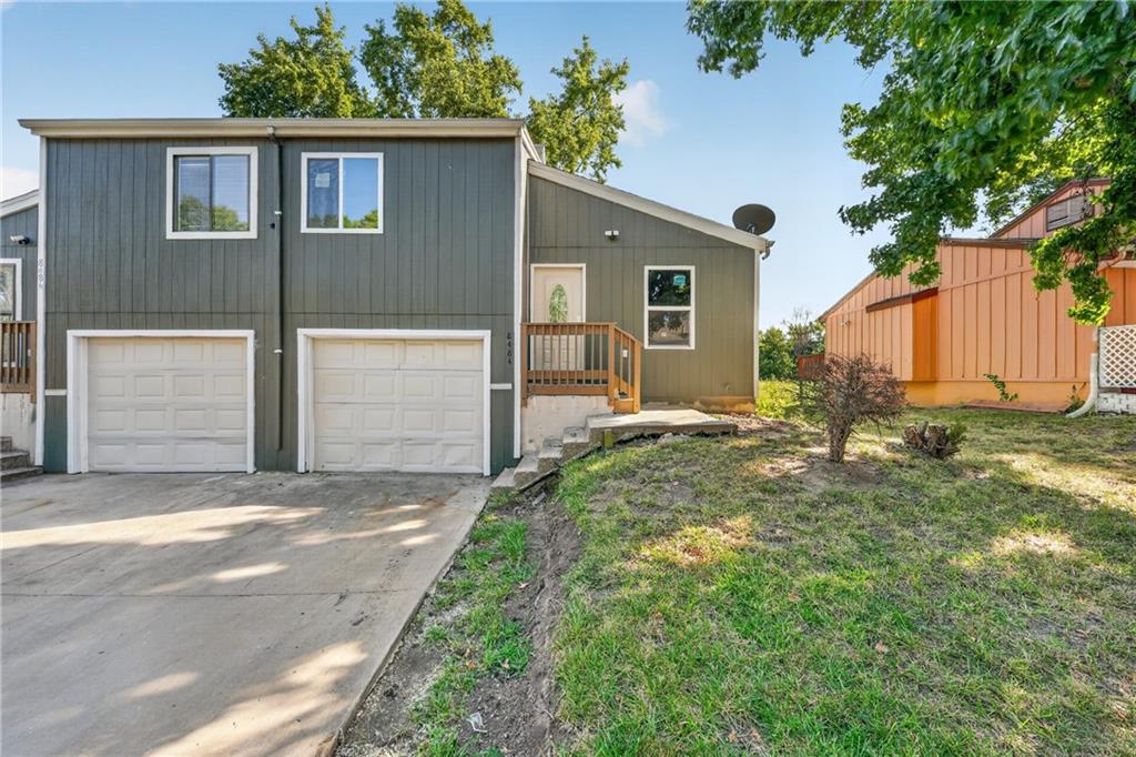 8486 Lane Dr, Raytown, MO 64138
