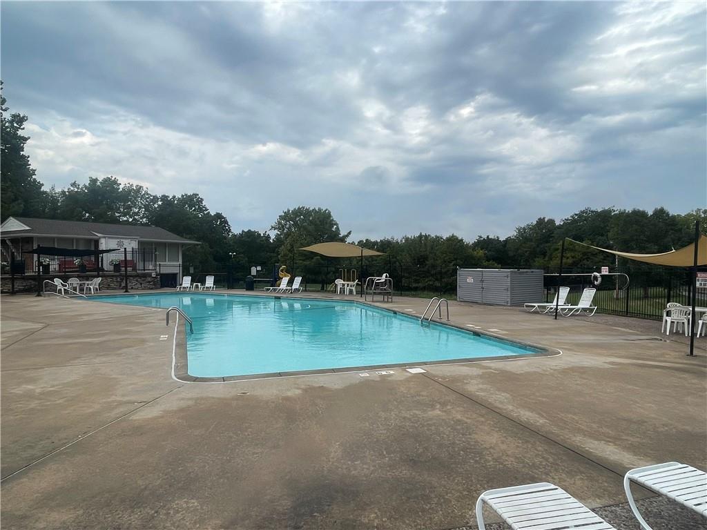 6963 Chapel Woods Ln, Kansas City, MO 64152
