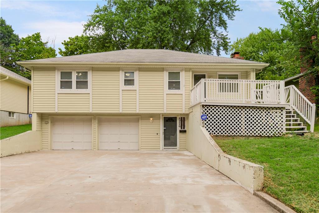 8226 Mcgee St, Kansas City, MO 64114