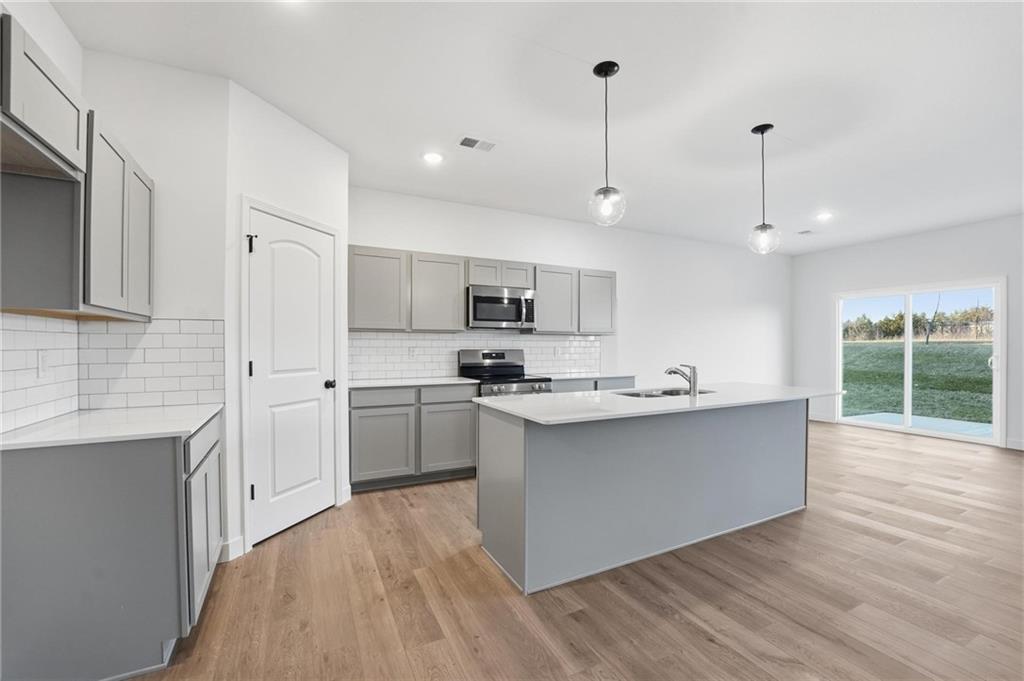 20533 Millview Rd, Spring Hill, KS 66083