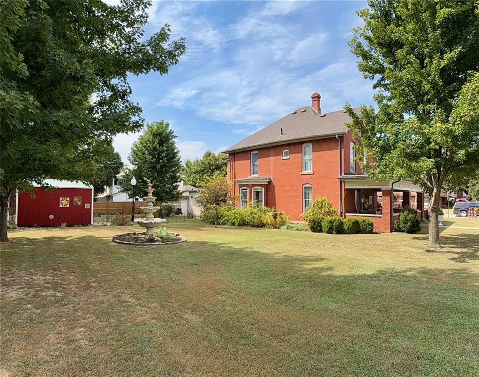 401 E Madison Ave, Iola, KS 66749