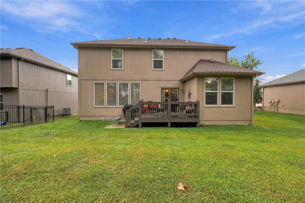 19746 W 120th Ter, Olathe, KS 66061