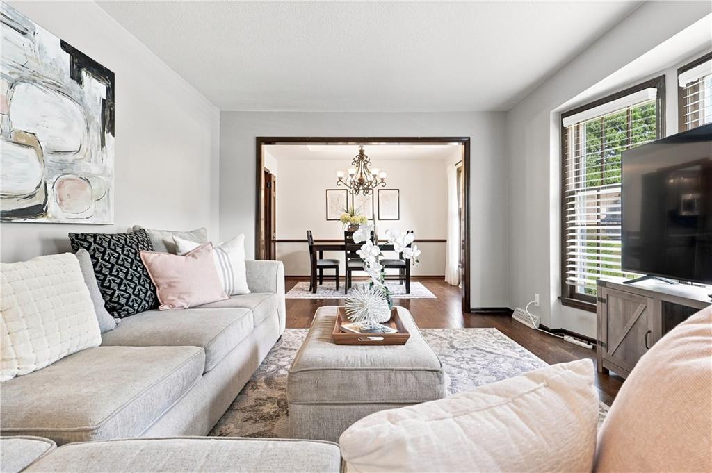 9113 W 81st Ln, Overland Park, KS 66204