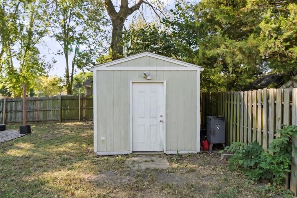 401 S Harrison St, Spring Hill, KS 66083