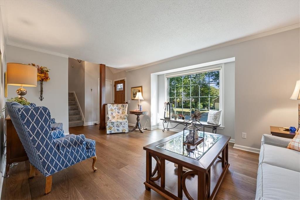 1728 E Sleepy Hollow Dr, Olathe, KS 66062