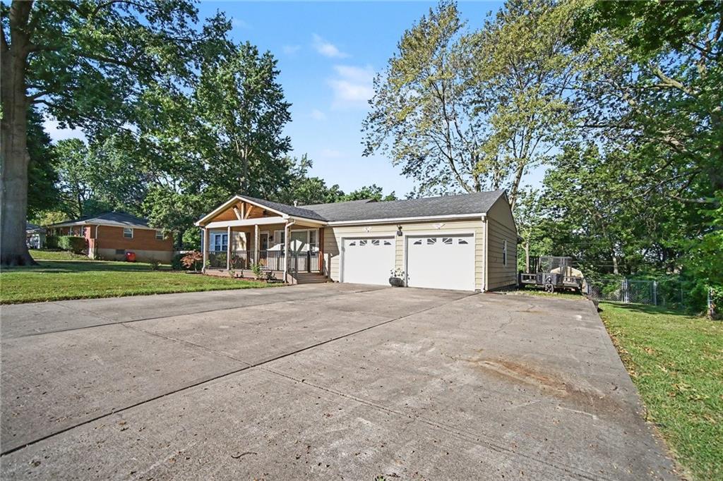 1300 Broadway St, Independence, MO 64050
