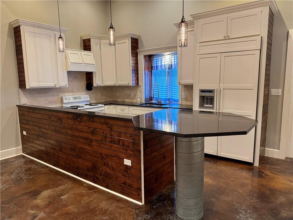 207 N Lyon St, Butler, MO 64730