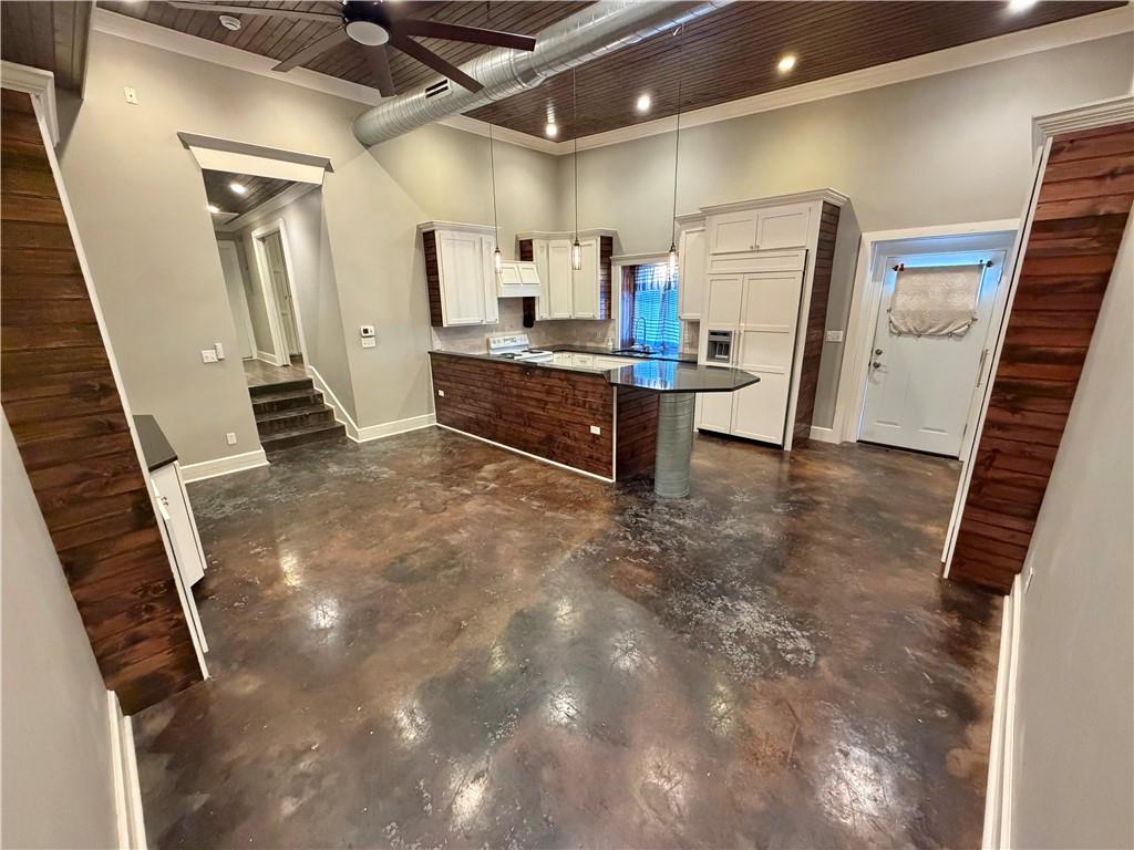 207 N Lyon St, Butler, MO 64730