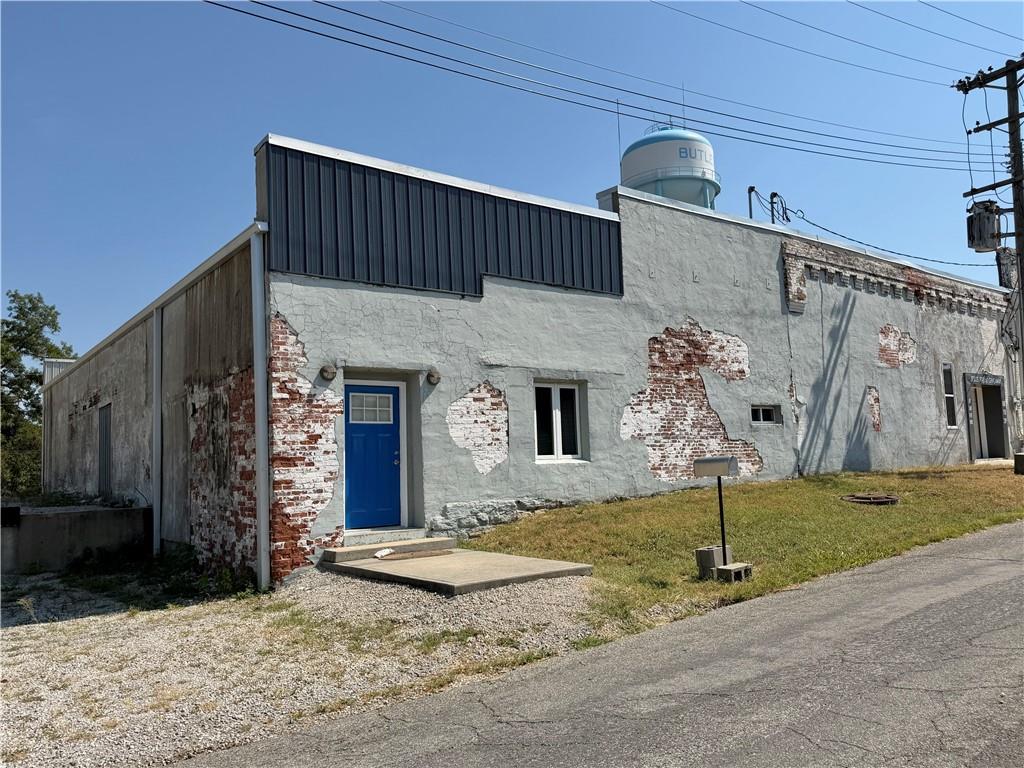 207 N Lyon St, Butler, MO 64730