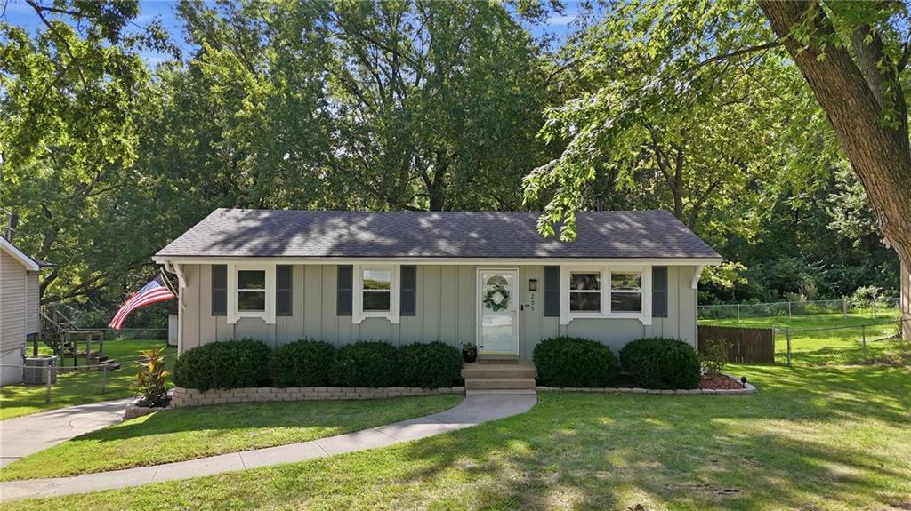 209 Lee Dr, Liberty, MO 64068