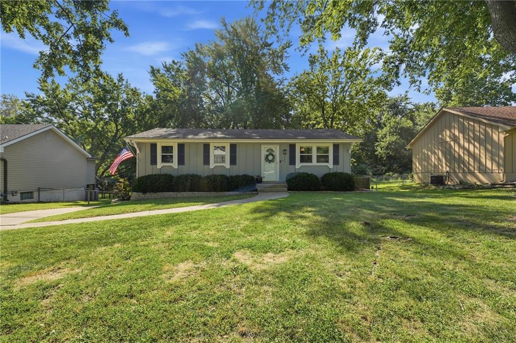 209 Lee Dr, Liberty, MO 64068
