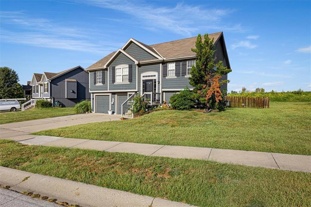 908 N Birch St, Kearney, MO 64060