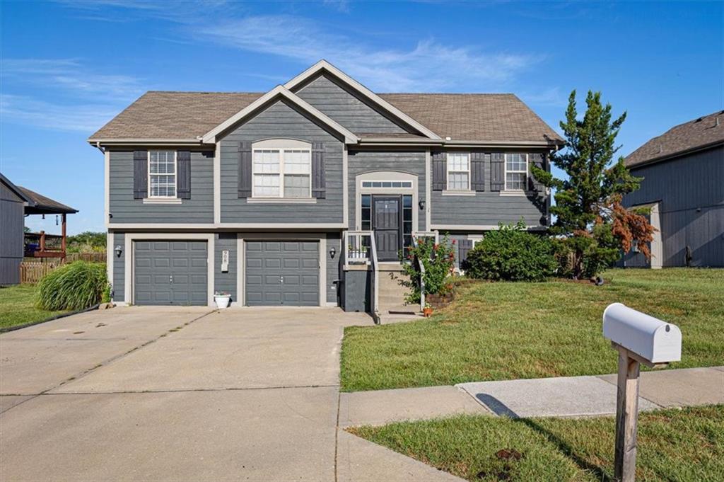 908 N Birch St, Kearney, MO 64060