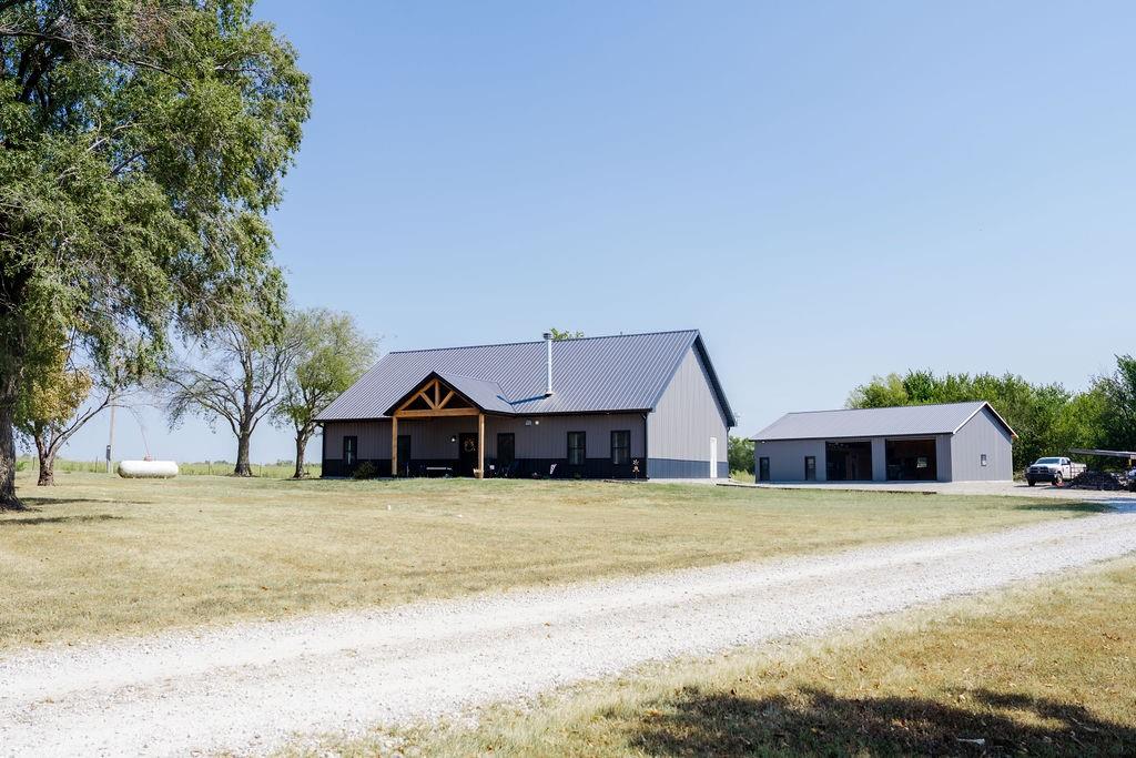 17017 Pratt Rd, Altamont, KS 67330