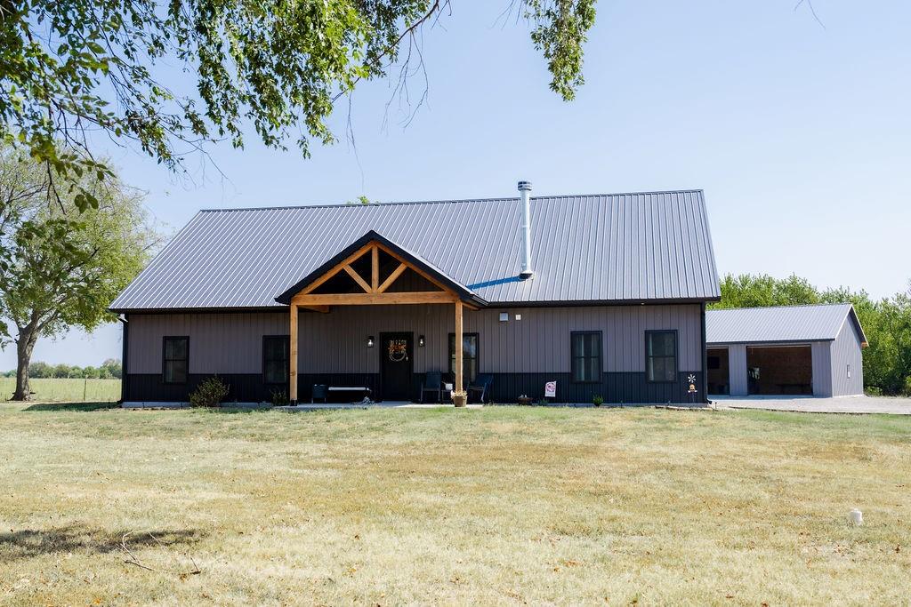 17017 Pratt Rd, Altamont, KS 67330