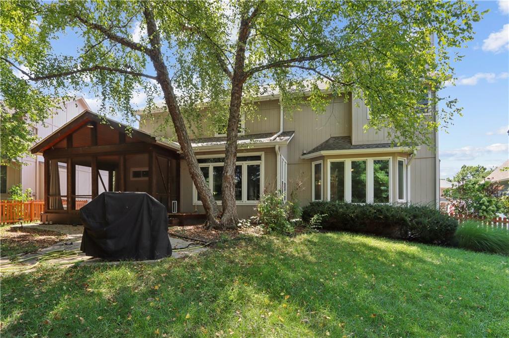 14521 S Greenwood St, Olathe, KS 66062