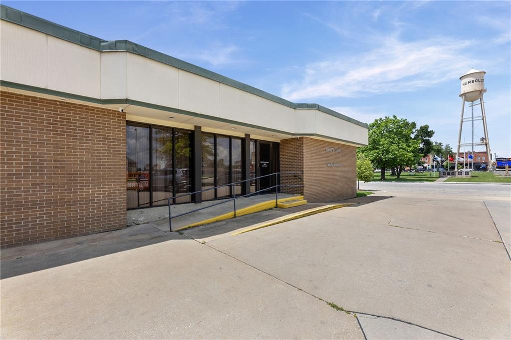 202 S 9th St, Humboldt, KS 66748