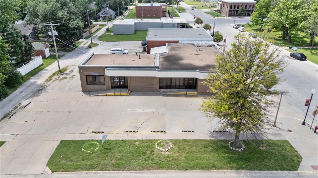 202 S 9th St, Humboldt, KS 66748