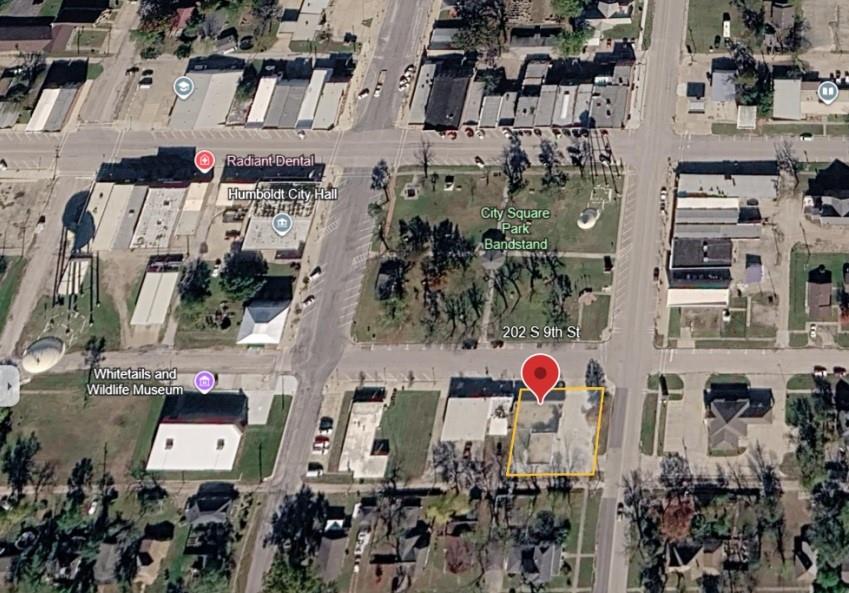 202 S 9th St, Humboldt, KS 66748